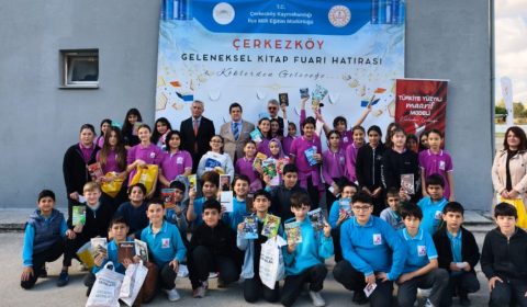 İl Millî Eğitim Müdürü Dr. Aziz Yeniyol, Çerkezköy'deki Kitap Fuarını Ziyaret Etti