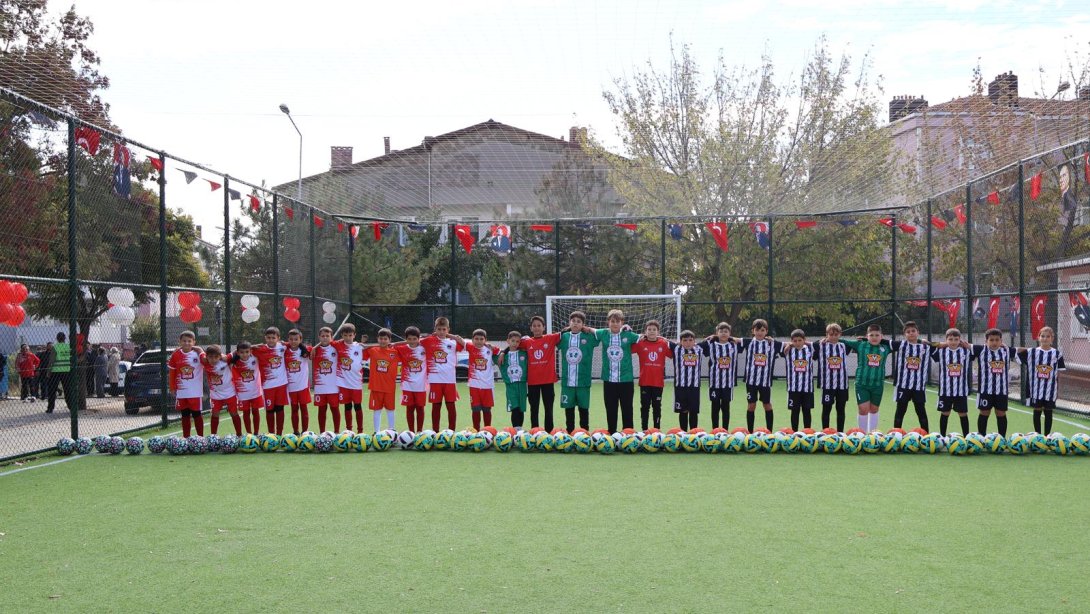 İl Millî Eğitim Müdürü Dr. Aziz Yeniyol, Hayırseverlerin Katkılarıyla İrfan Macar İlkokuluna Kazandırılan Halı Sahanın Açılış Programına Katıldı.