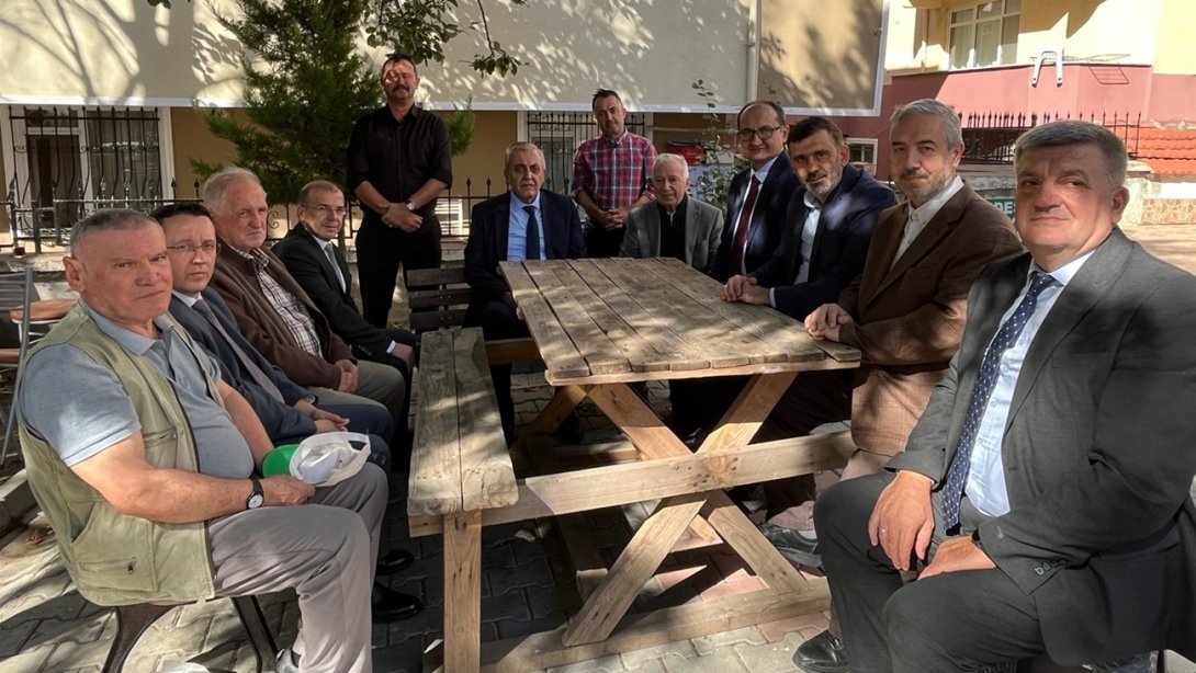 Kaymakamımız Sayın Mahmut Nedim TUNÇER, İlçemiz Değirmenaltı Mahallesi'nde Vatandaşlarımızla Bir Araya Geldi