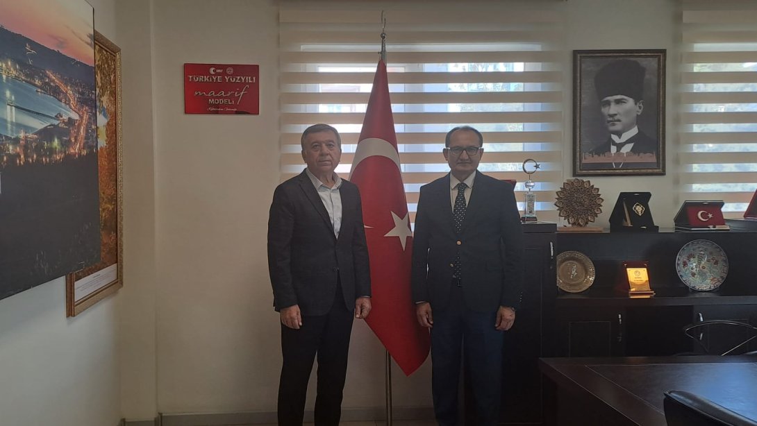 Madeni Eşya ve Ağaç İşleri Sanatkarları Esnaf Odası Başkanı Münür Kılıç İlçe Millî Eğitim Müdürü Fahri Kırmızı'yı Ziyaret Etti