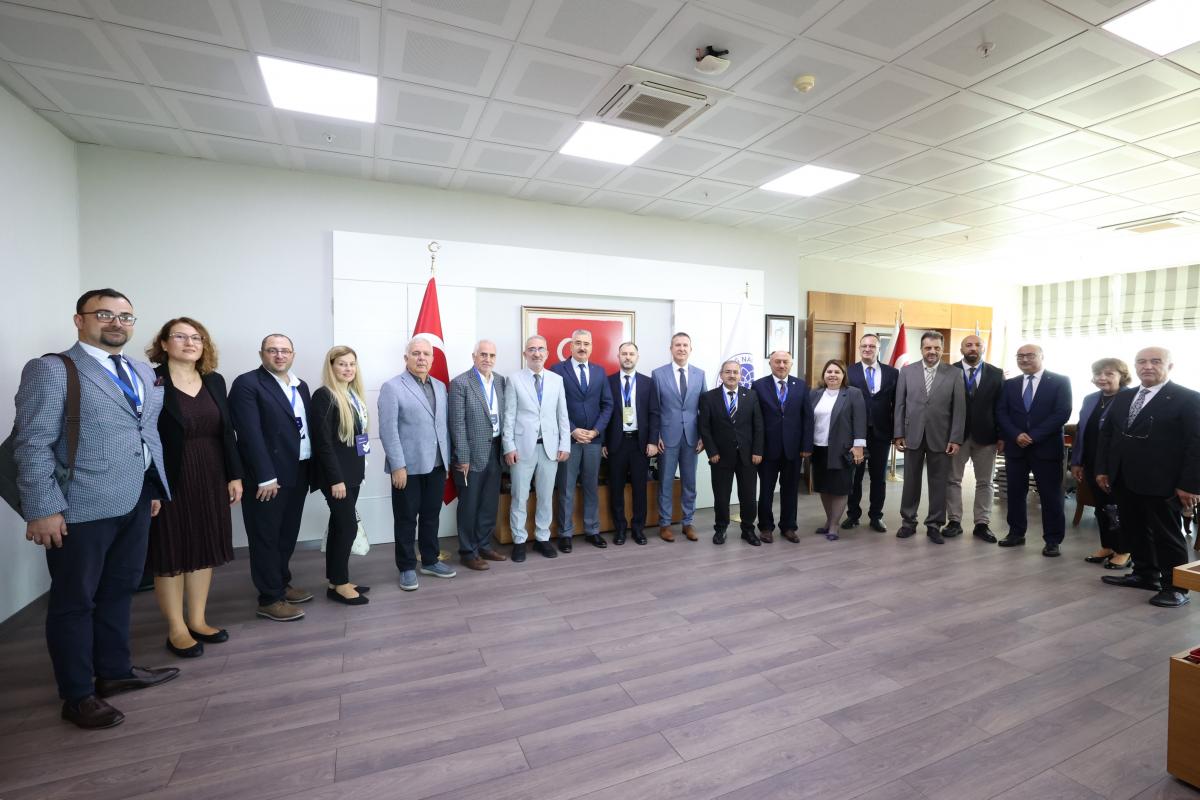MEDEK DEĞERLENDİRME HEYETİNDEN REKTÖRÜMÜZE NEZAKET ZİYARETİ