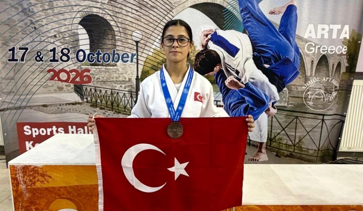 MİLLİ SPORCUMUZ BERRAK BEKCİ, BALKAN ÜÇÜNCÜSÜ OLDU