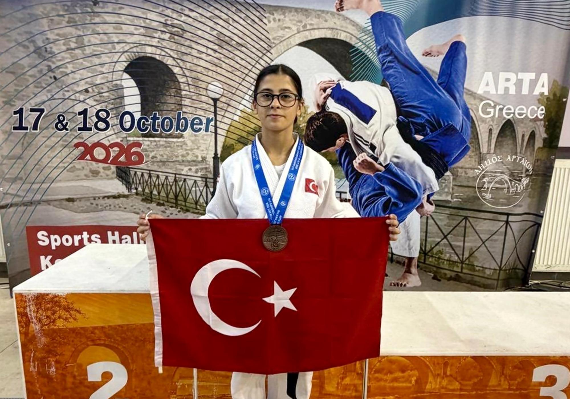 MİLLİ SPORCUMUZ BERRAK BEKCİ, BALKAN ÜÇÜNCÜSÜ OLDU