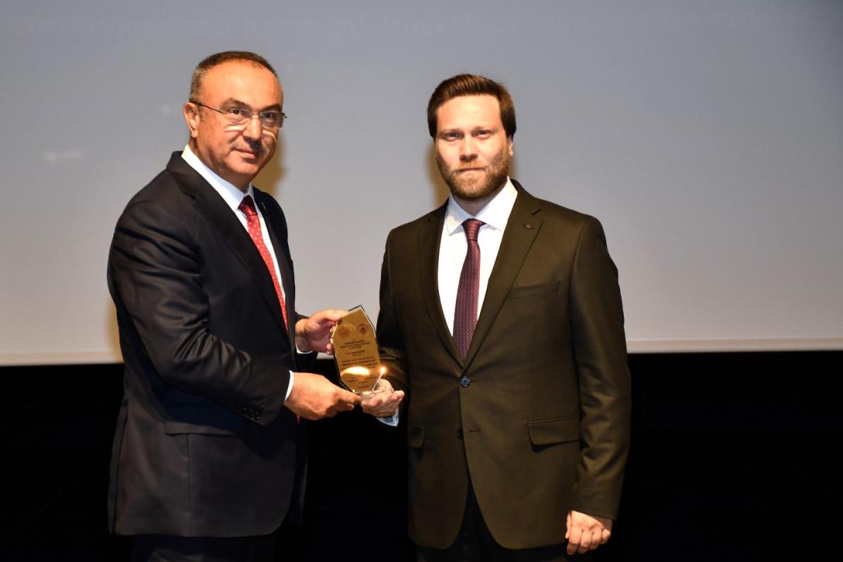 ÖĞR. GÖR. YARKIN ÇELİK DİJİTAL BAĞIMLILIK ÇAĞINDA BİREY VE AİLE KONFERANSINDA KONUŞTU