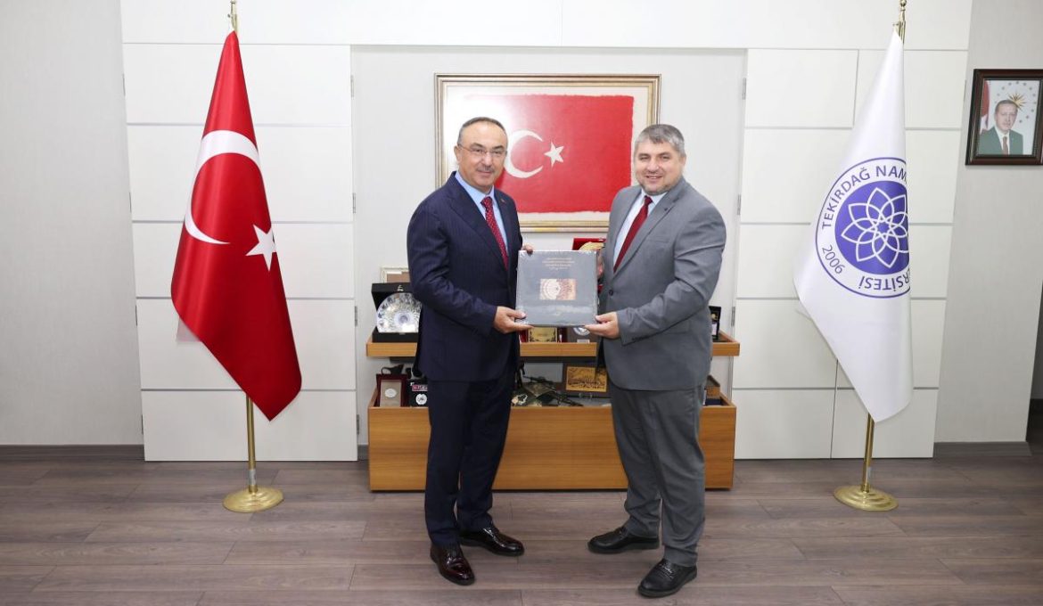 REKTÖR ŞAHİN, BALKAN SEMPOZYUMUNUN KONUKLARINI MAKAMINDA AĞIRLADI