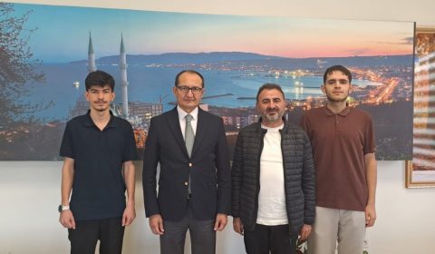 Tekirdağ İnsanî Yardım Derneği Başkanı Süleyman Çalışkan ve Yönetim Üyeleri İlçe Millî Eğitim Müdürümüz Fahri Kırmızı'yı Makamında Ziyaret Etti