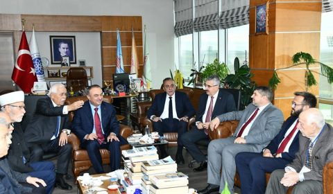 Vali Soytürk 3. Uluslararası Balkan Sempozyumu’nu Düzenleyen Akademisyenlerle Bir Araya Geldi