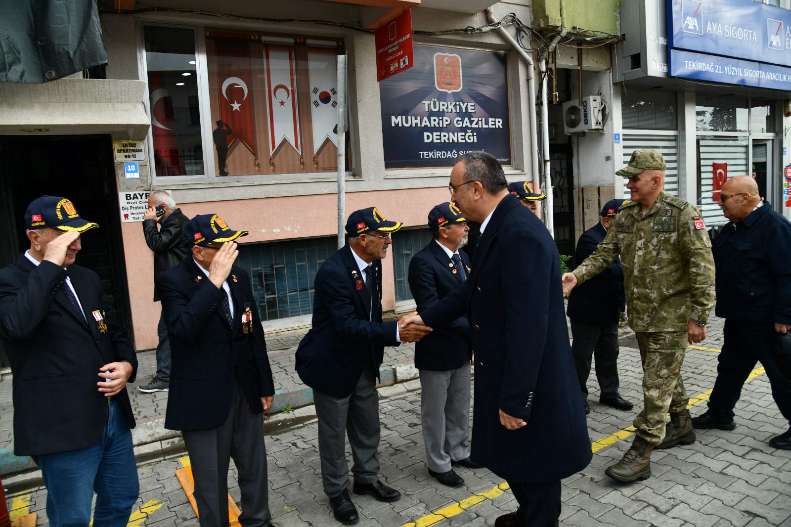 Vali Soytürk ve Kolordu Komutanı Alâ’dan Muharip Gaziler Derneğine Ziyaret